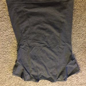 Grey t-shirt.